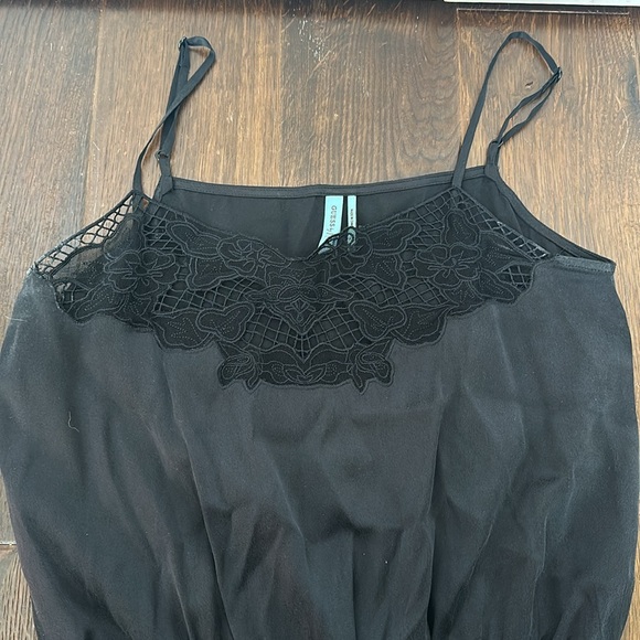 Guess by Marciano Romper. Xs - Picture 5 of 6